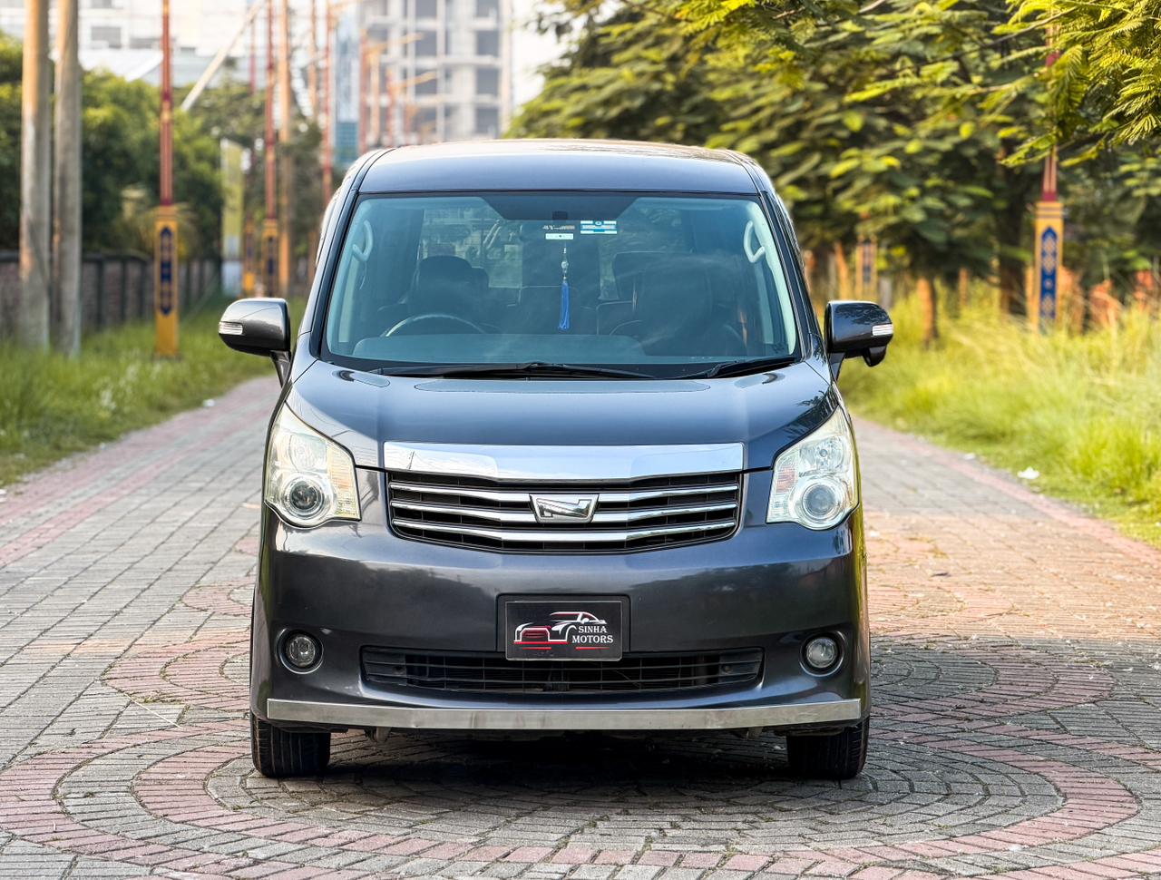 Toyota Noah X 2012