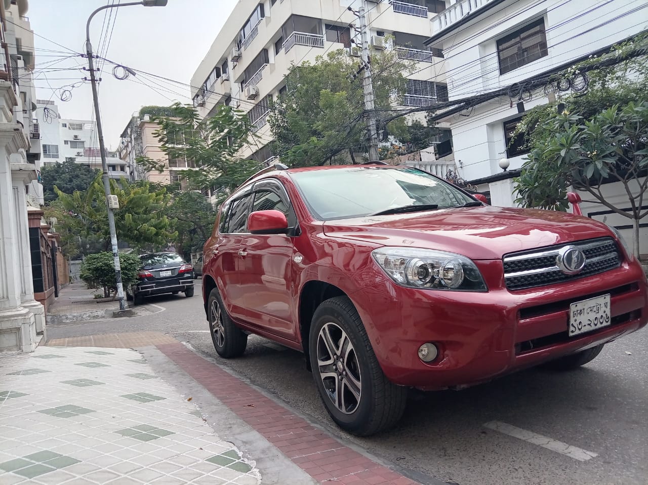 Toyota RAV4 SUV — 2400cc | New Shape | Push Start | Super Fresh